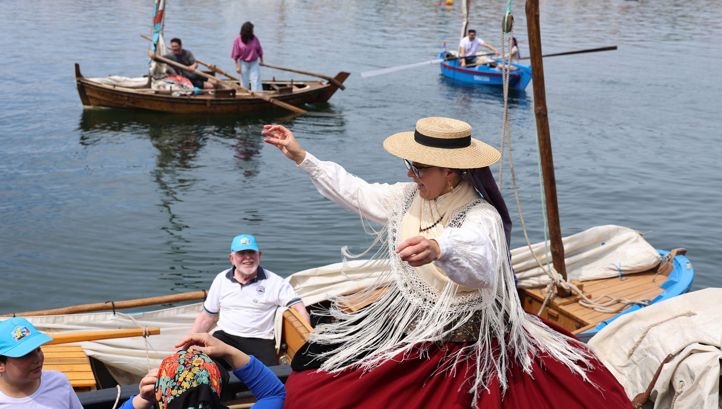 Danza sobre unha dorna na xornada Mar de Letras na Illa de Arousa. 17/05/2025