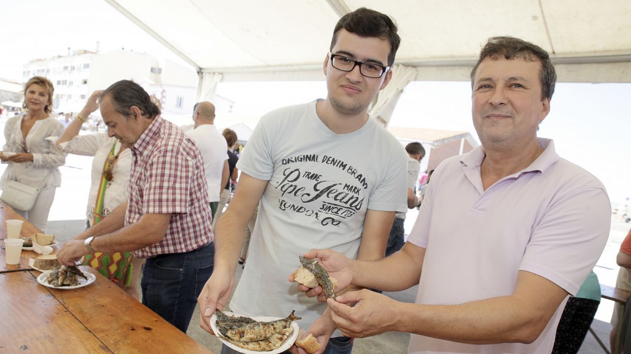 ¡Búscate en la sardiñada de las fiestas del Carmen de Portosín!.