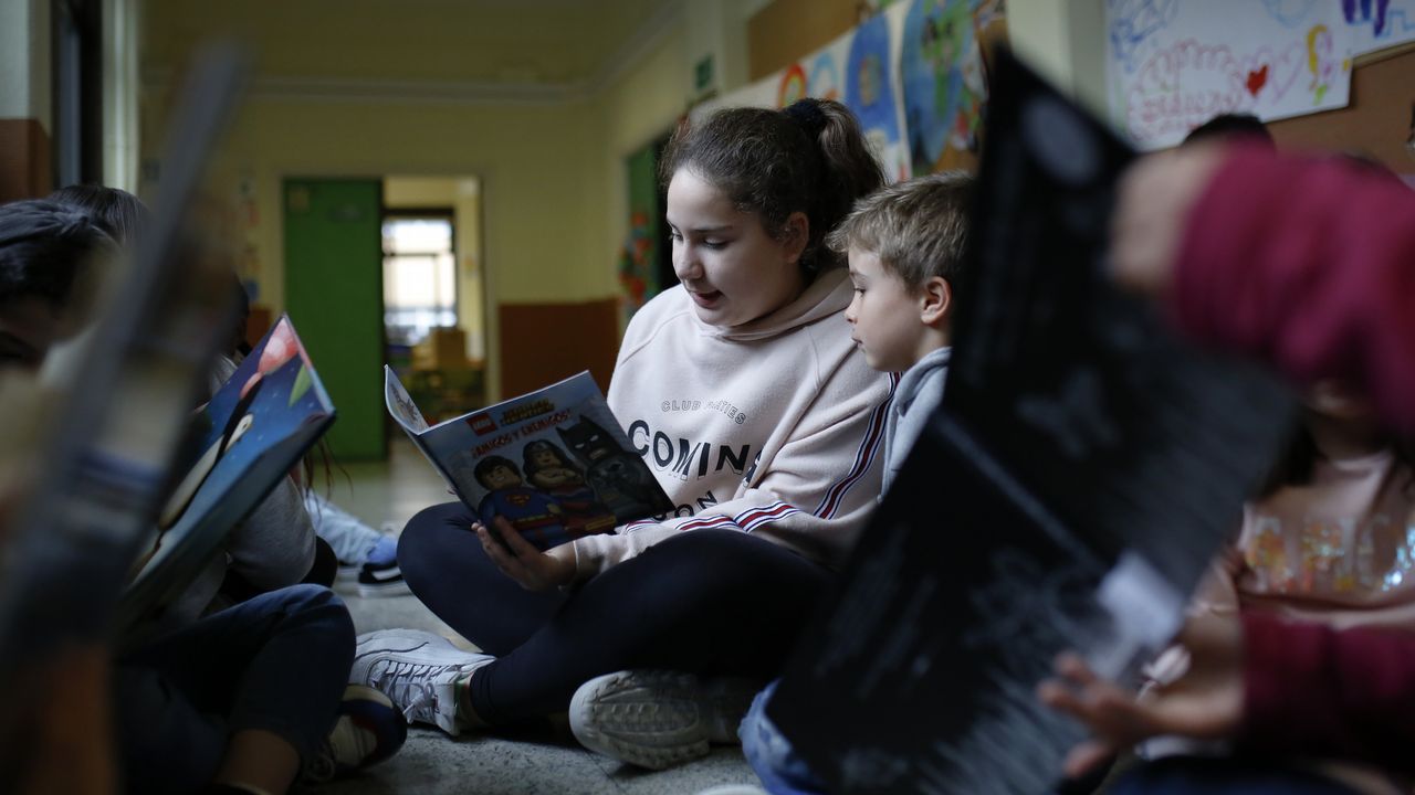Los escolares del Colegio Anxo da Garda celebran el Dia Internacional del Libro