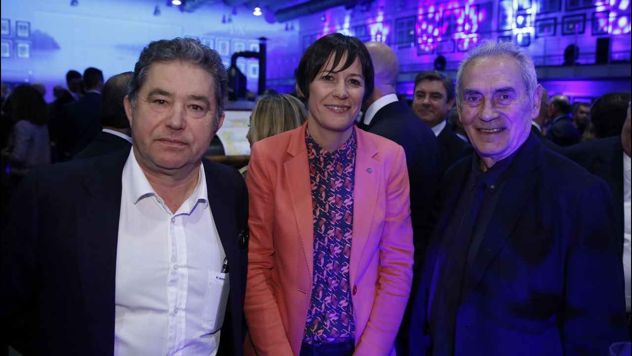 Miguel Anxo Fernández Lores, alcalde de Pontevedra, con la portavoz del BNG Ana Pontón y Camilo Nogueira