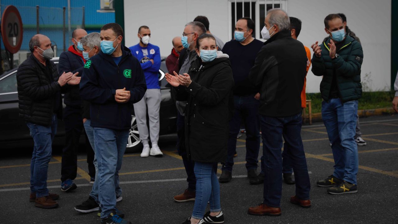 udef.Agentes en la planta coruñesa de Alu Ibérica