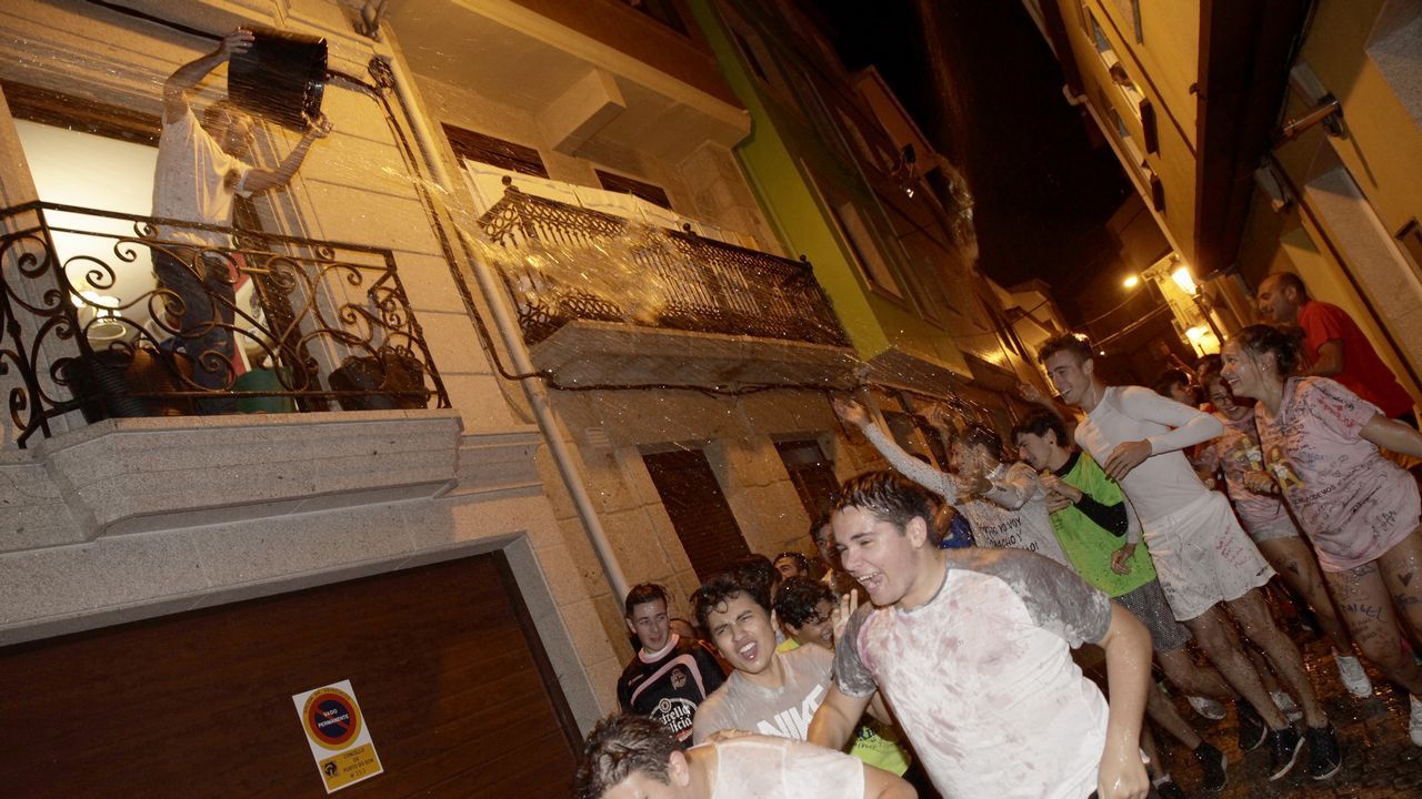 FIESTAS DEL CARMEN DE PORTO DO SON, ÚLTIMO DÍA. FIESTA DEL AGUA Y FUEGOS ARTIFICIALES.