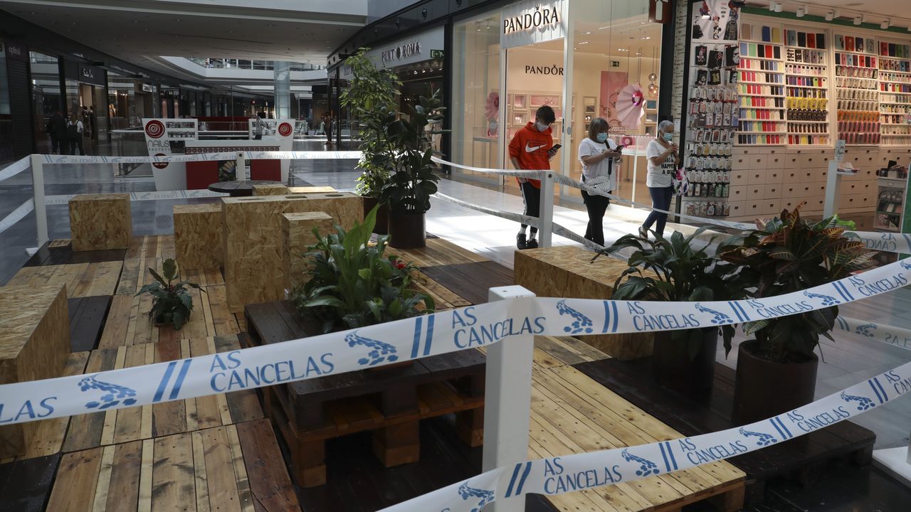 Gente también en otro centro compostelano, en As Cancelas
