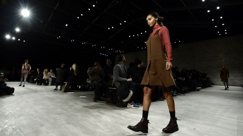 Semana de la Moda de Nueva York.Una modelo camina por la pasarela con creaciones de Costello Tagliaprieta.