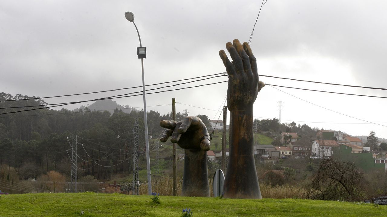Escultura de la Bella Otero, Valga.Escultura de Ramón Conde en las Carolinas