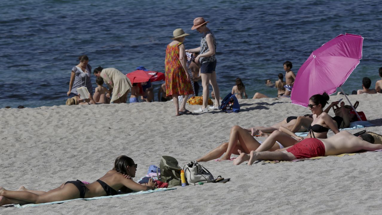 DÍA DE CALOR EN LA PLAYA DE RIAZOR