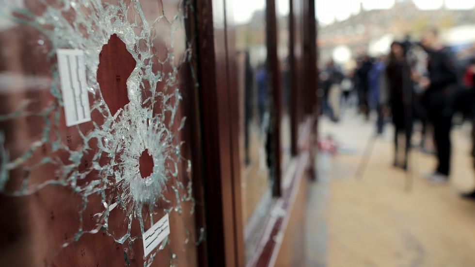 Abrigos abandonados en la calle al lado del Comptoir Voltaire cafe