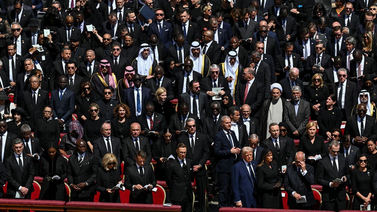 Las autoridades que asistieron al funeral de Francisco