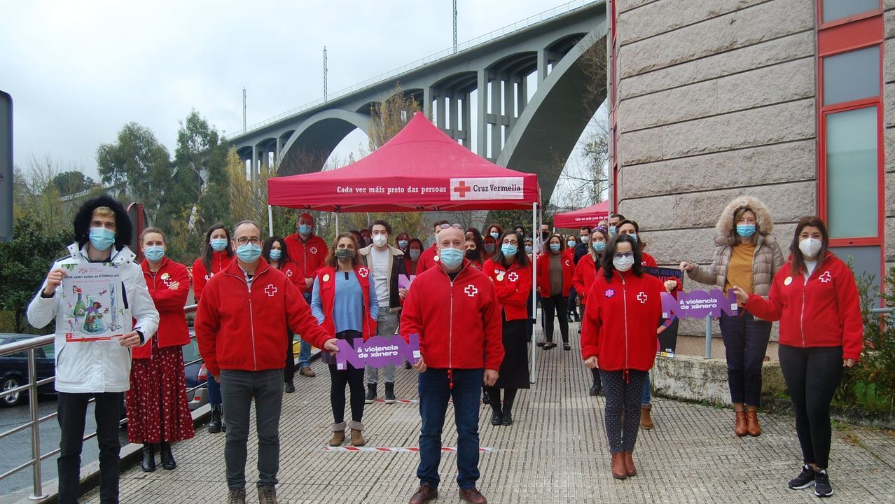 Concentración por ell 25N en la Cruz Roja