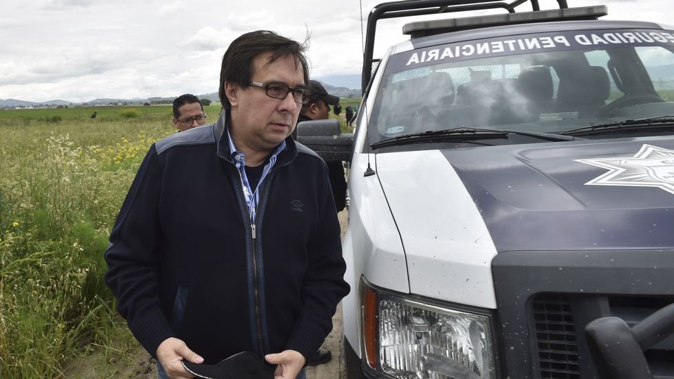 El director de la Agencia de Investigación Crimina de México llega a la casa en la que terminaba el túnel de «El Chapo»