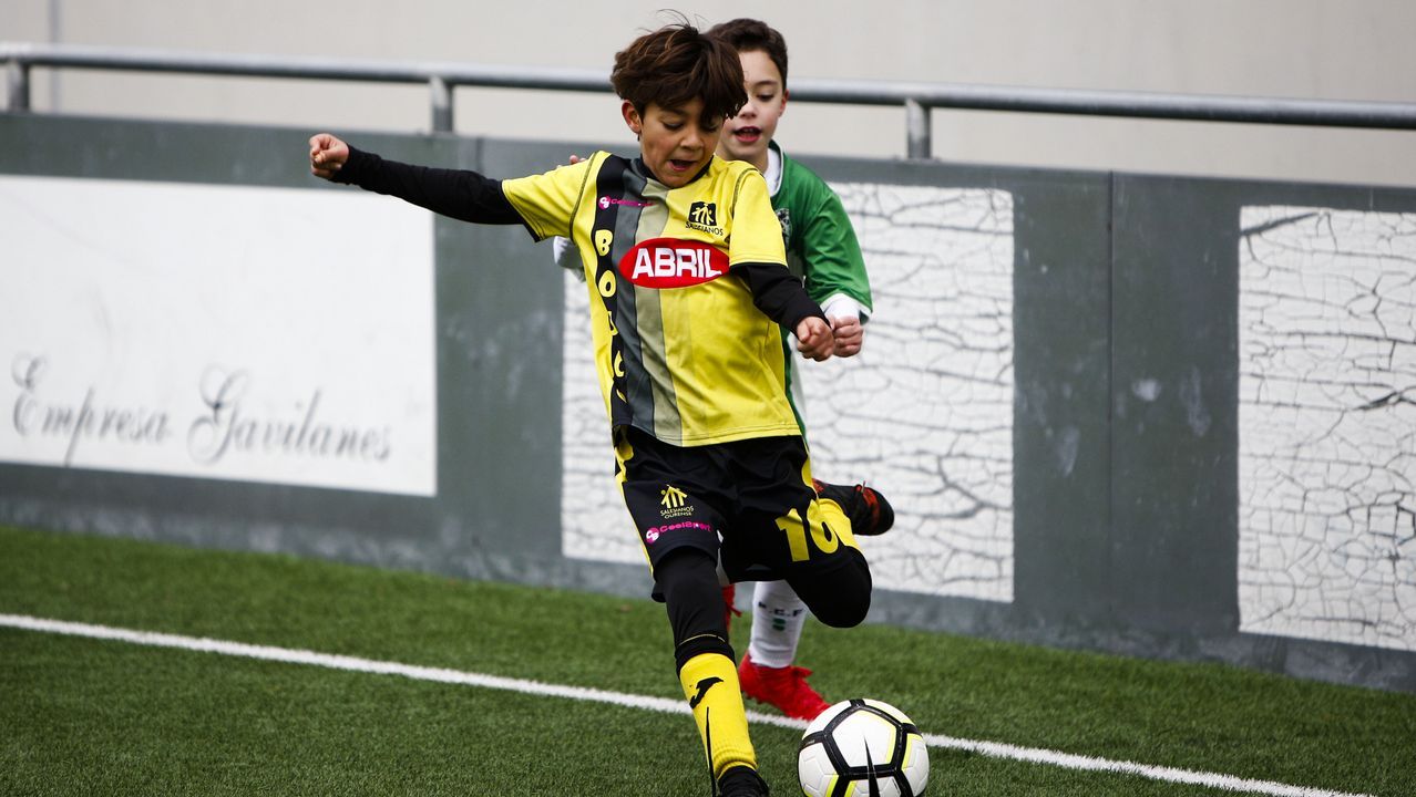 Fútbol para las vacaciones.El Torneo Nadal celebró su versión de prebenjamines en Os Remedios