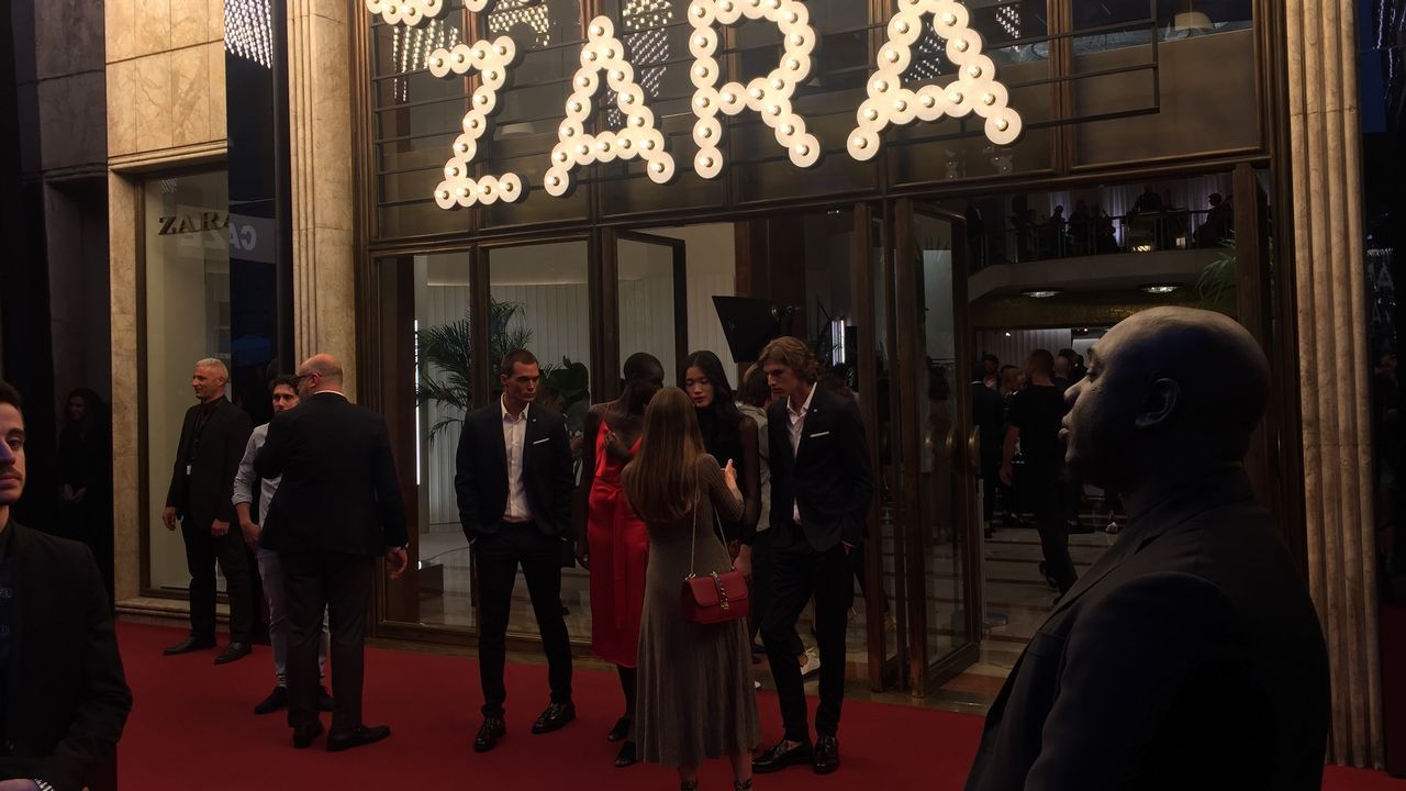 Marta Ortega con Beatriz Padin y Oscar Pérez Marcote