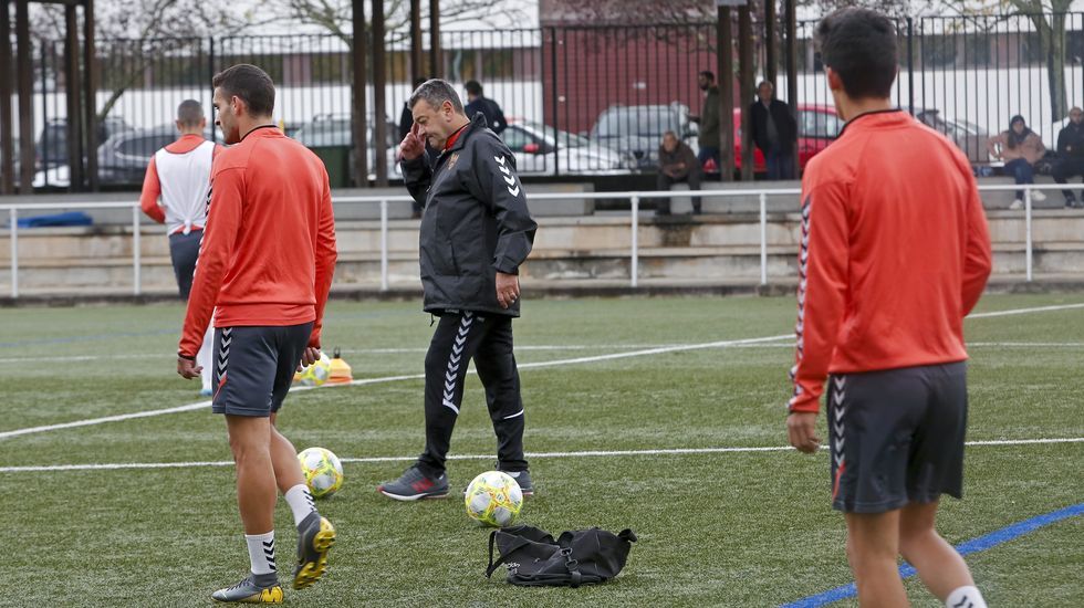 Entrenamiento del Pontevedra CF en A Xunqueira