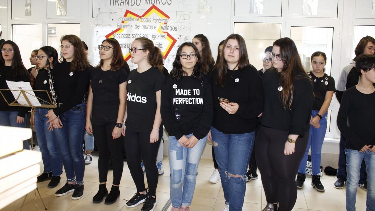 El IES Sofía Casanova celebró el Día de la Paz con los mayores de DomusVI
