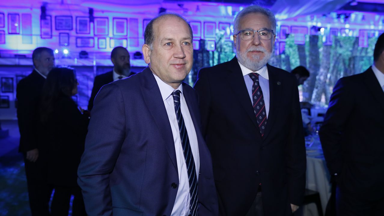 Xoaquín Fernández Leiceaga, portavoz del PSdeG en el Parlamento de Galicia, y Miguel Ángel Santalices, presidente de la cámara gallega