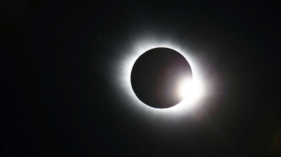 archivo.Eclipse solar total tomada desde Svalbard (Noruega)