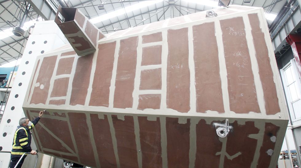 La nueva máquina diseñada por Turbinas para mecanizar bloques de las F-110