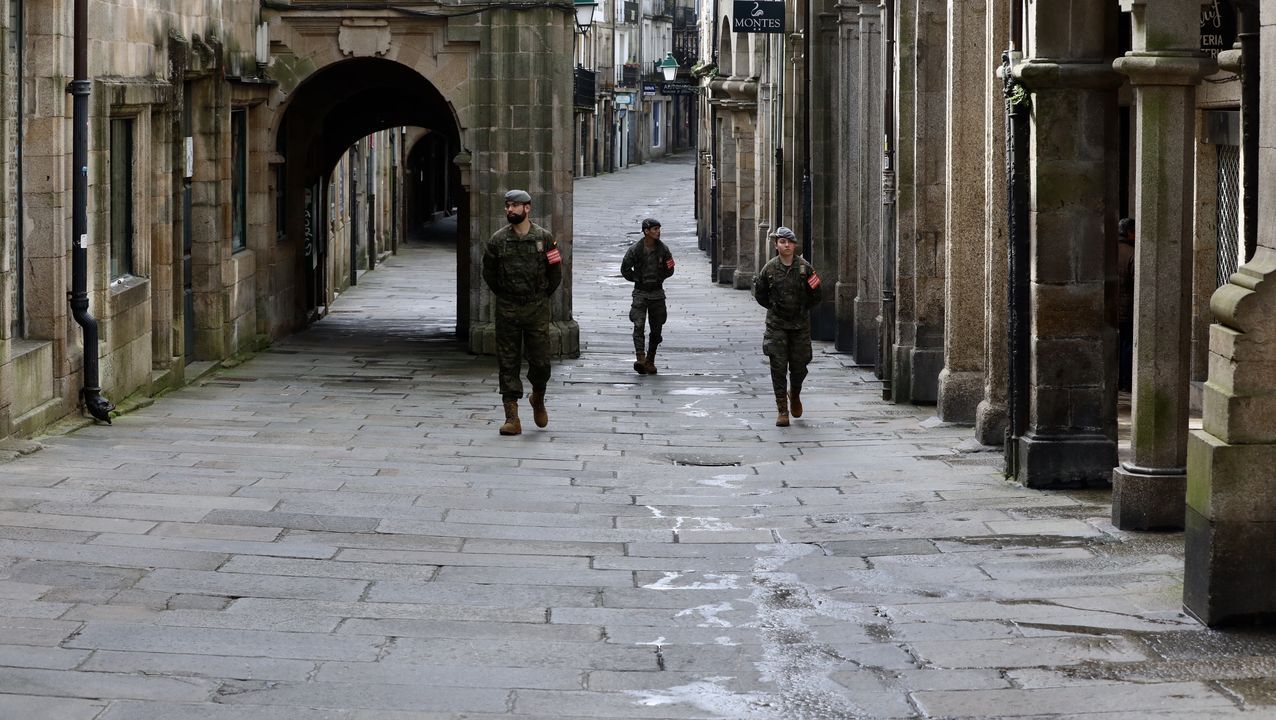 Despliegue de la Brilat por las calles de Santiago