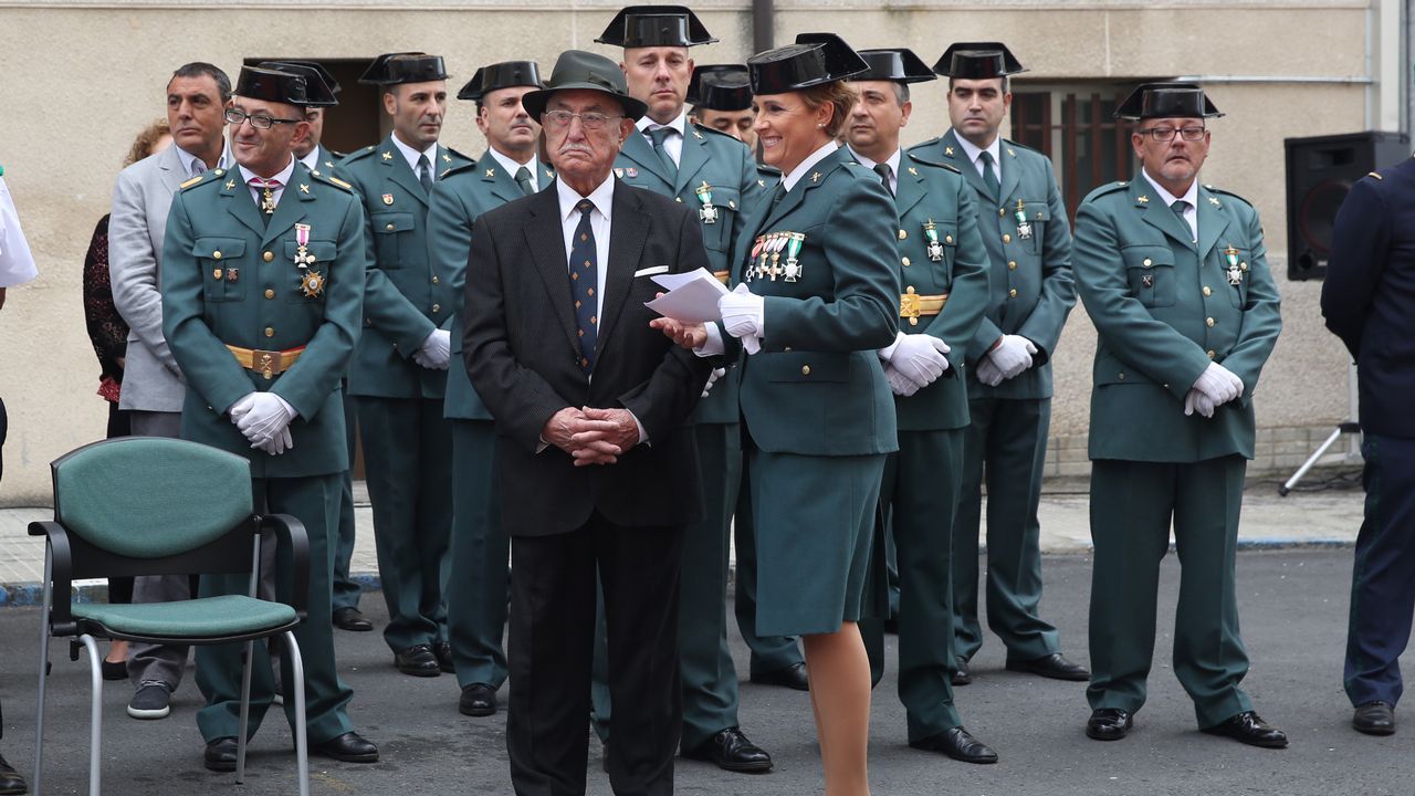 ACTO INSTITUCIONAL CASTRENSE DEL DÍA DEL PILAR.Uno de los condecorados fue Manuel Vázquez, guardia civil jubilado que va a cumplir cien años