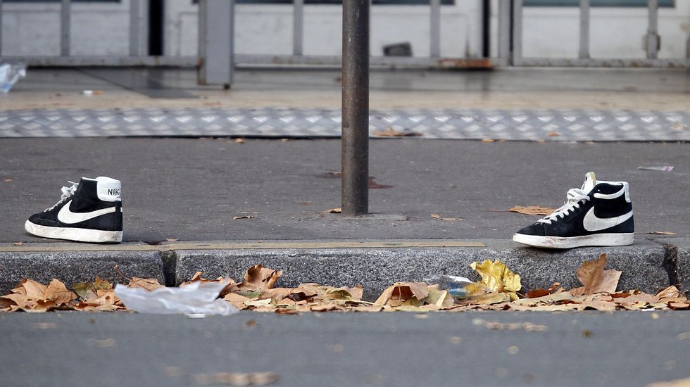 Abrigos abandonados en la calle al lado del Comptoir Voltaire cafe
