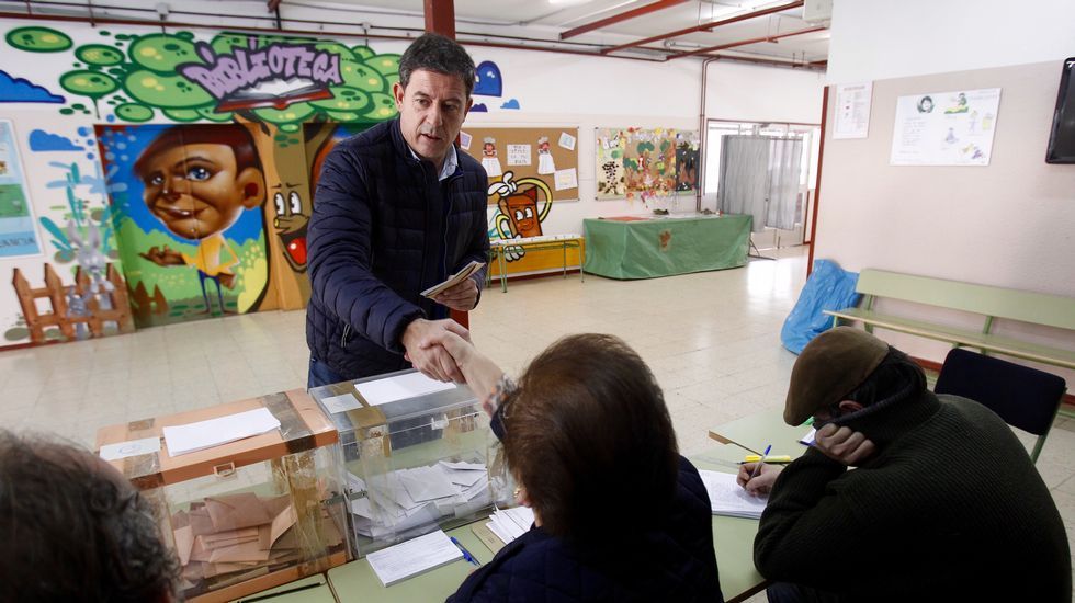 José Ramón Gómez Besteiro vota en Lugo.