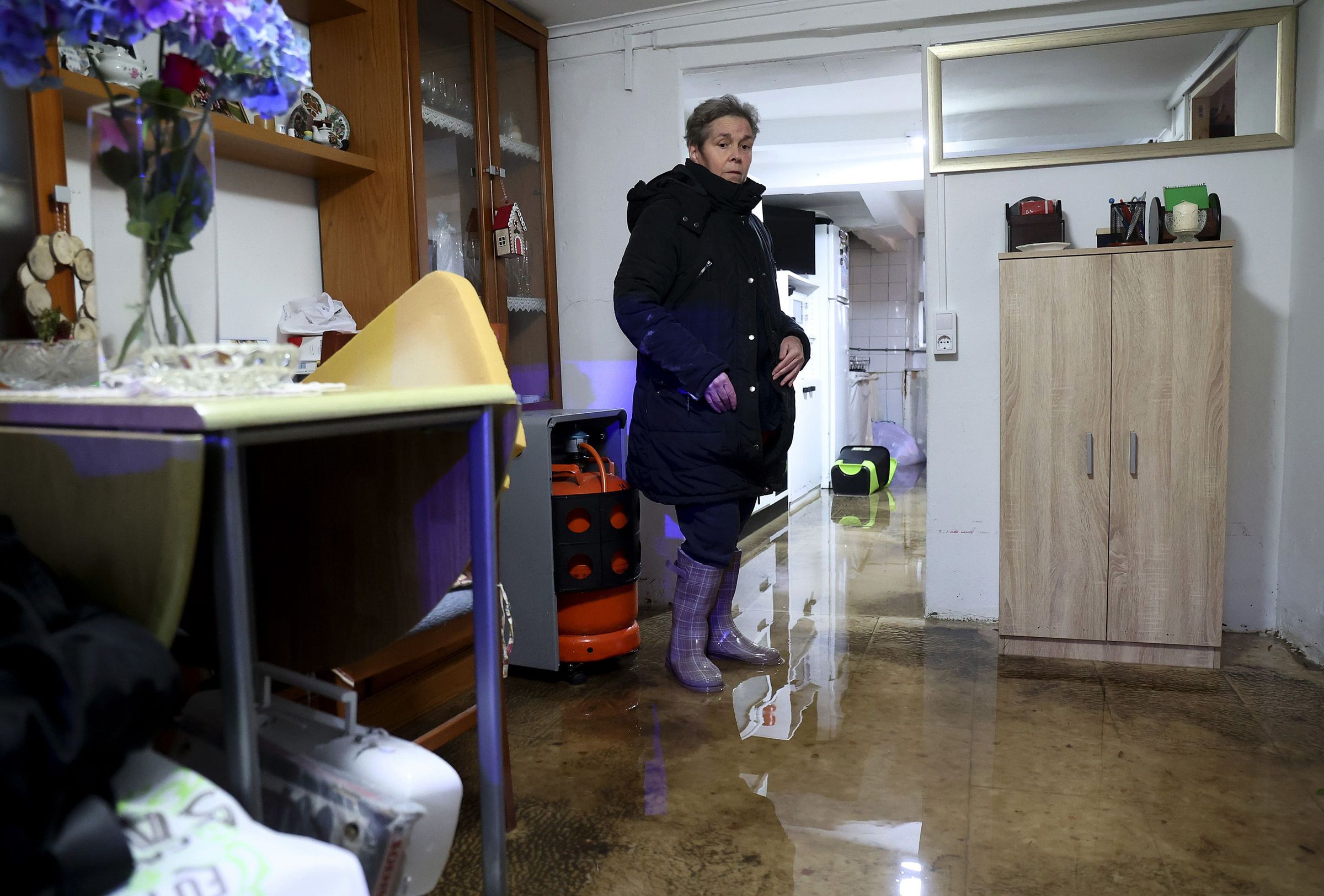 Casa inundada na zona de Pelamios, a causa da tromba de auga caida en Santiago durante as primeiras horas do d�a. 08/01/2025
