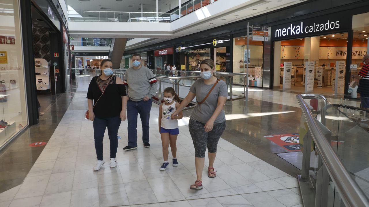 Gente también en otro centro compostelano, en As Cancelas