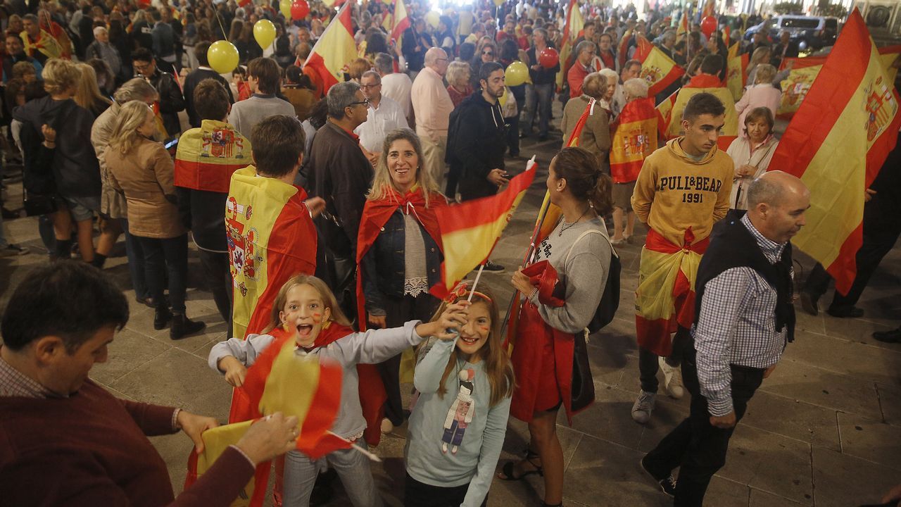 OBELISCO CONCENTRACION EN DEFENSA DE LA UNIDAD DE LA PATRIA COMUN DE TODOS LOS ESPAÑOLES LIBRES E IGUALES