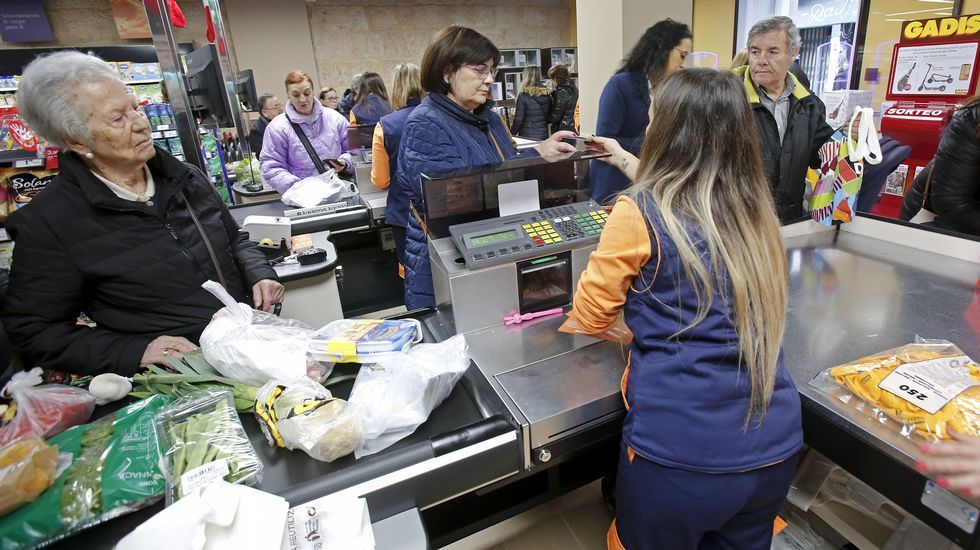 Supermercado Gadis en la calle Oliva