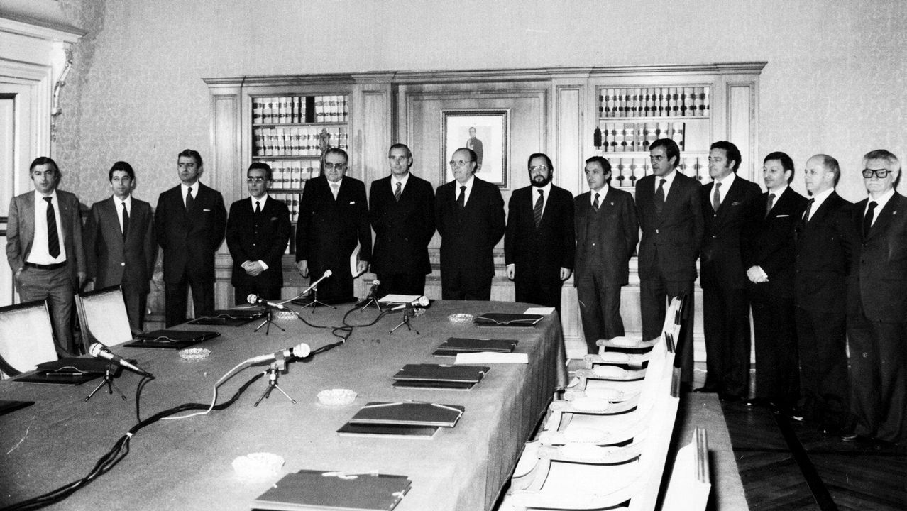 Constitución de la primera Xunta de Galicia, despues de las primeras elecciones autonómicas en 1981